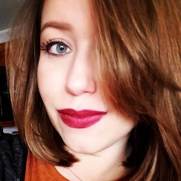 Meet your Posher, Amanda - Picture 1 of 1